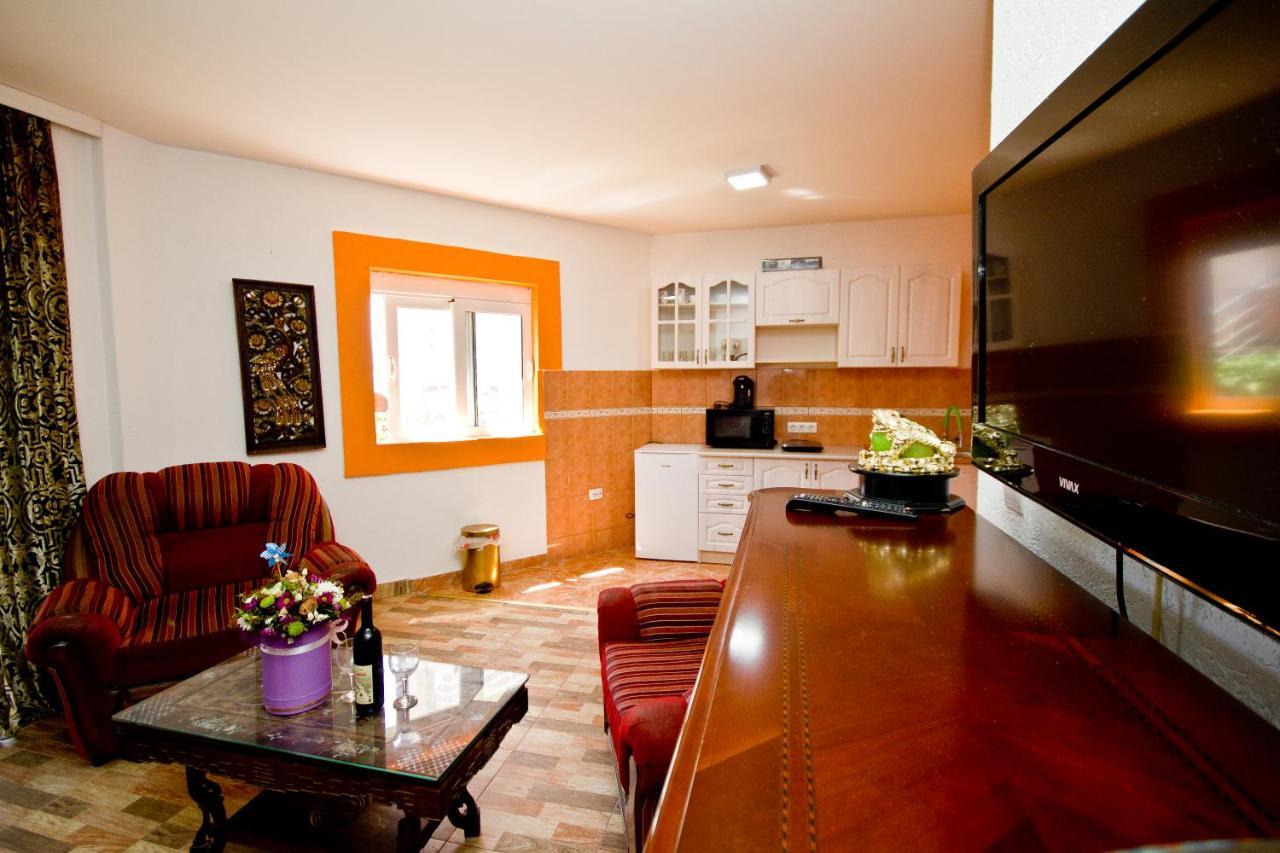 Vukcevic Apartment Bar
