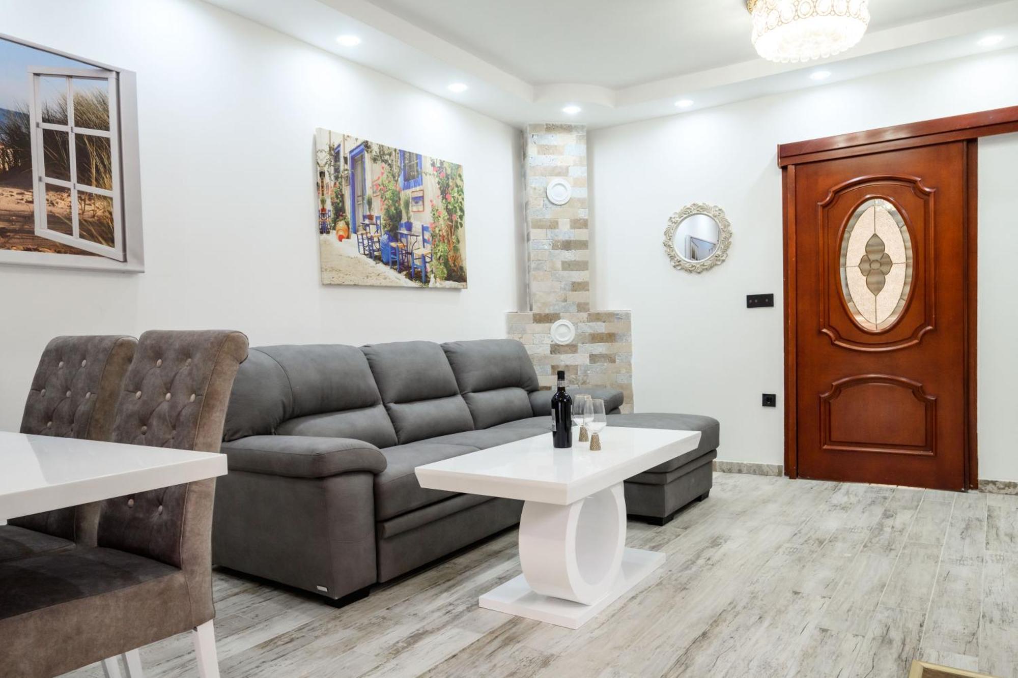 Vukcevic Apartment Bar